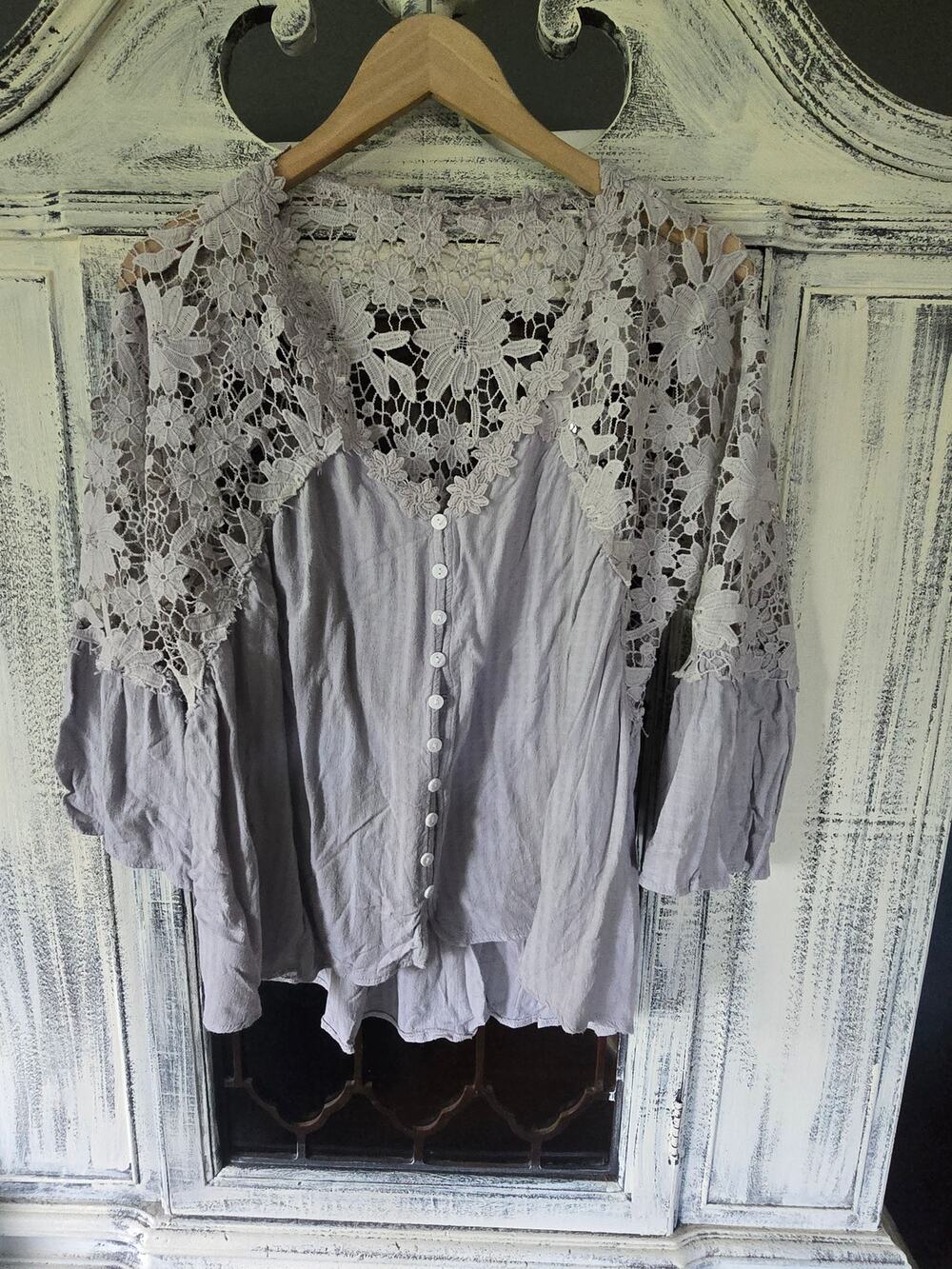 Boutique Lace V-Neck Button up Purple Blouse - Large